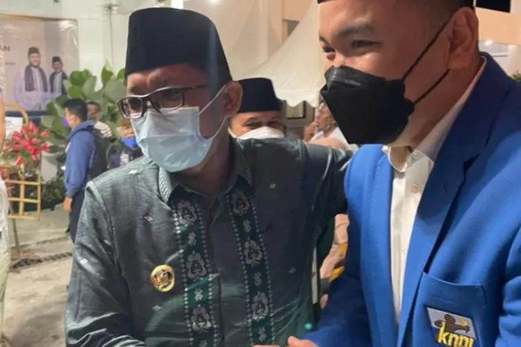 Ketua KNPI Sumbar Nanda Satria bersama Wali Kota Padang Hendri Septa.