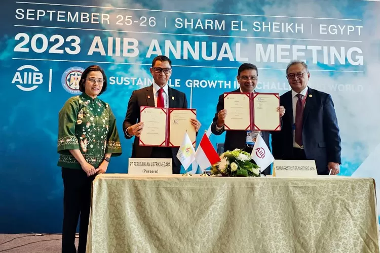 PLN Teken Kerjasama Pendanaan Transisi Energi Bersama AIIB dan PT SMI di Sharm El-Sheikh Mesir (Humas PLN )
