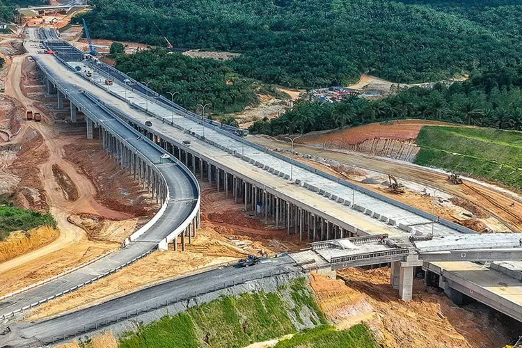 Jalan Tol Trans Sumatera yang menghubungkan kota-kota membentang dari Provinsi Lampung hingga Aceh.Jalan Tol Trans Sumatera menjadi harapan. 