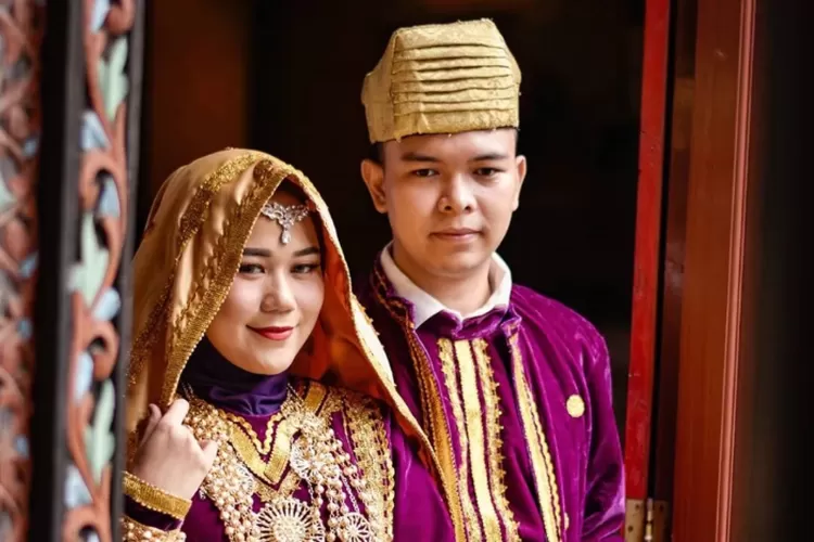 Ternyata inilah 7 alasan orang Minangkabau dilarang menikah sesuku. (pernikahanqyu)