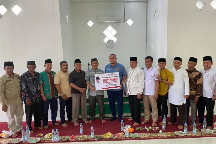 Anggota DPR RI asal Sumatra Barat (Sumbar) H Andre Rosiade terus bergerak memberikan bantuan untuk pembangunan rumah ibadah.