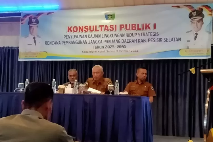 Focus Group Discussion (FGD) Penyusunan KLHS RPJPD Kabupaten Pesisir Selatan  2025-2045 (Kominfo Pesisir Selatan)
