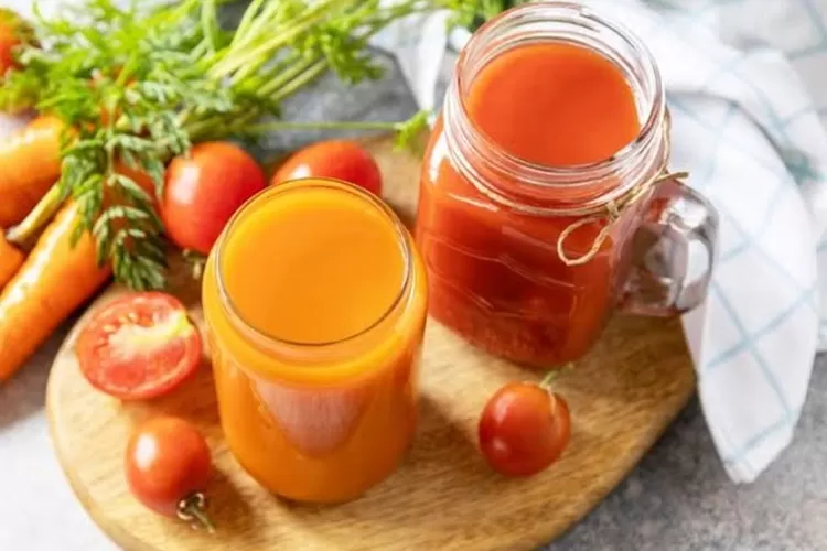 Ilustrasi jus tomat dan wortel   (Hai Bunda)