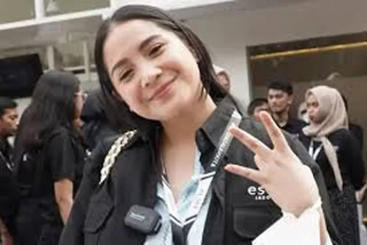 Nagita Slavina masuk gereja, apa yang dilakukannya? (Foto: Gorajuara/Instagram @raffinagita1717)