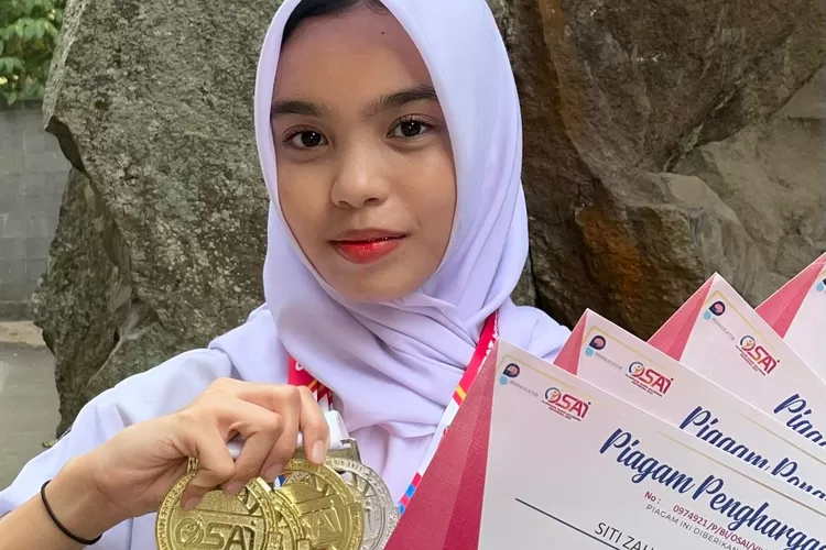 Siti Zahra Alea Siswi SMAN 15 Bandung Borong Tujuh Mendali Pada Kompetisi Olimpiade Tingkat Nasional (GoraJuara.com/dok AKSI)