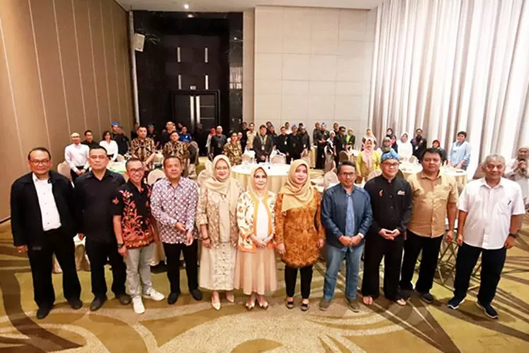 Pimpinan dan anggota Pansus 3 DPRD Kota Bandung mengikuti kegiatan Focus Group Discussion (FGD) Pembahasan Raperda Pelayanan Bidang Pangan, Pertanian, dan Perikanan, di Hotel Grandia, Bandung (Gorajuara.com/Humpro DPRD Kota Bandung)