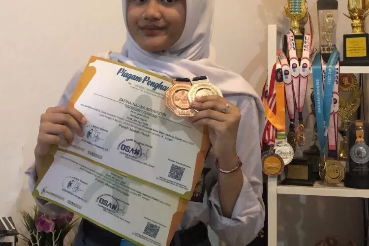 Zafira Najwa Adyaputri Siswi SMAN 15 Bandung Peraih 18 Mendali Olimpade Sains (GoraJuara.com/dok AKSI)