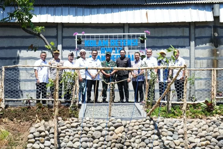 Ketua Komisi C DPRD Kota Bandung, Yudi Cahyadi, S.P. berharap kehadiran Kolam Retensi di RW 12 Kompleks Dian Permai itu mampu harus dibarengi dengan pemeliharaan yang baik. (Gorajuara.com/Himpro DPRD Kota Bandung)