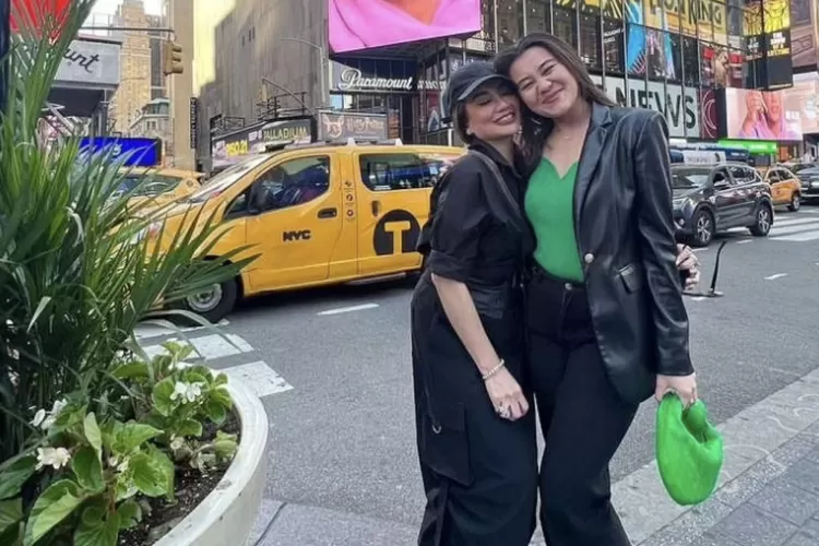 Bertemu Keluarga Gen Halilintar, Reza Artamevia Beri Tanggapan Hubungan Thariq Halilintar dan Aaliyah Massaid (Gorajuara.com/dok: Instagram @rezaartameviaofficial)