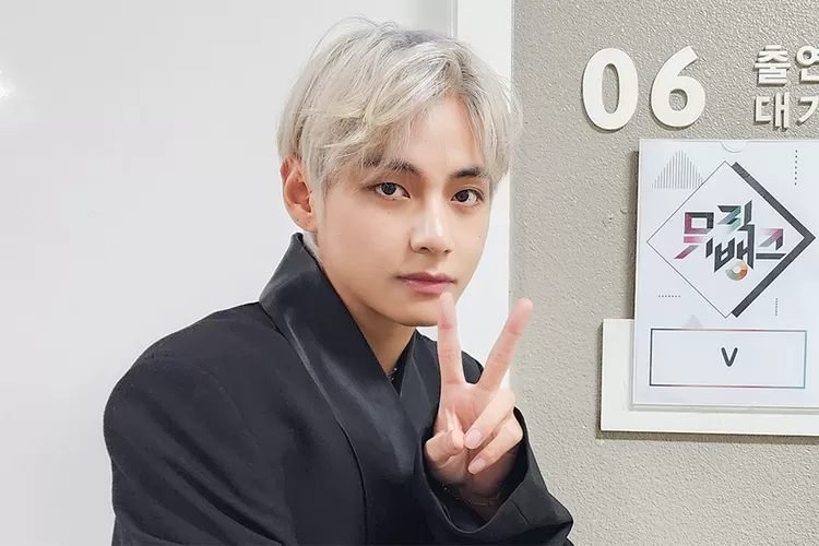 V BTS Meraih Kemenangan Kelima untuk 'Slow Dancing' (@soompi)