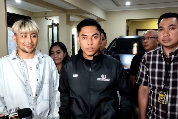 Mobil presenter Caren Delano diduga dibawa kabur sopir barunya (Foto: Istimewa)