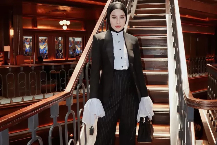 Aghnia Punjabi Jual Rugi Produknya di TikTok Shop. (Gorajuara/ Instagram/ @emyaghnia)