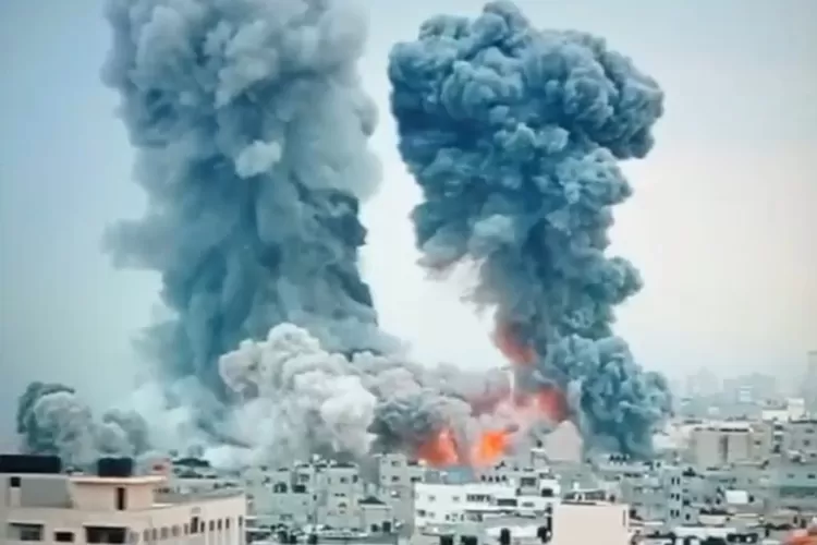 Kota Gaza Palestina jadi target sasaran Israel (Foto: Gorajuara/ Tangkap layar Twitter @OnlinePalEng)