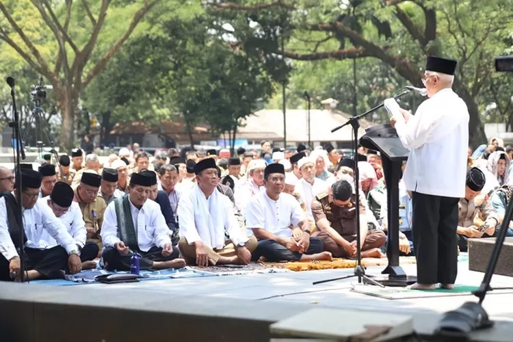 DPRD dan Pemkot Bandung Lakukan Shalat Istisqa (Gorajuara.com/Humpro Kota Bandung)
