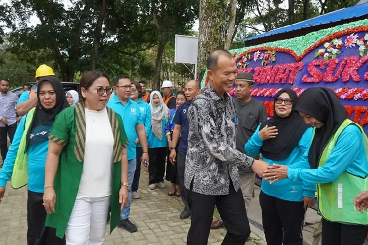 Sekdakab Langkat saat menghadiri meletakkan Batu Pertama Pembangunan LabKesda Dinas Kesehatan Kabupaten Langkat (Realitasonline.id/Dok)