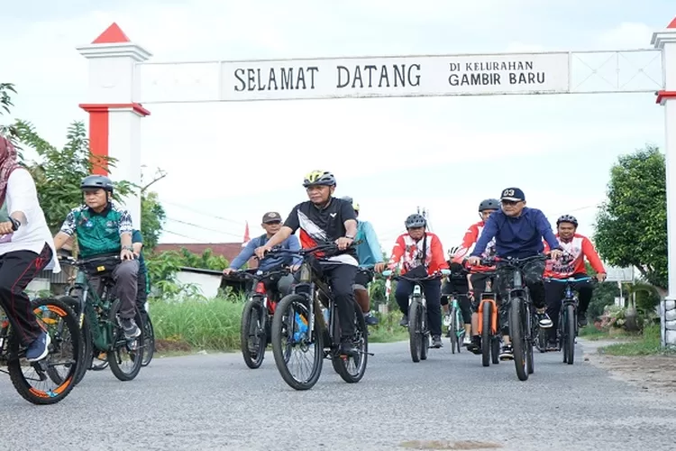 Bupati Asahan saat melaksanakan gowes bersama&nbsp; (Realitasonline.id/HS)