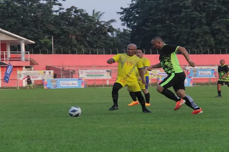  pertandingan tim Kejaksaan Asahan dan Polres Asahan saat berlangsung di stadion Mutiara Kisaran (Realitasonline.id/HS)