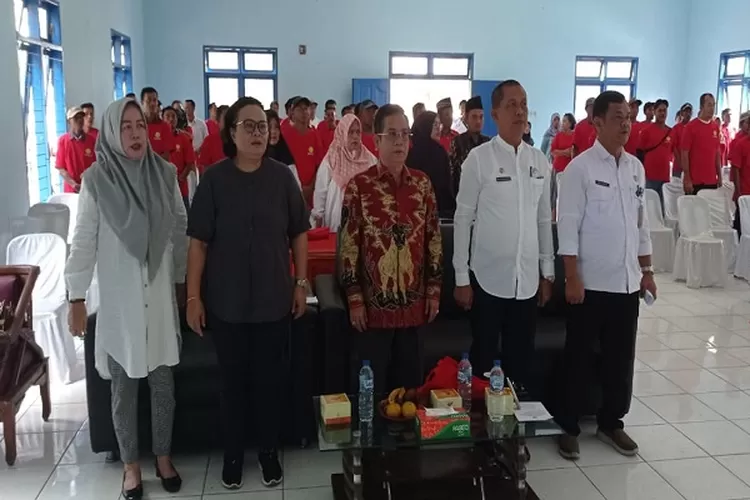 Wakil Ketua DPRD Langkat Ralin Sinulingga, Kadis Pertanian dan Ketahanan Pangan Hendrik Tarigan, hadir diacara Bimtek kegiatan prasarana dan sarana pertanian  (Realitasonline.id/AA)
