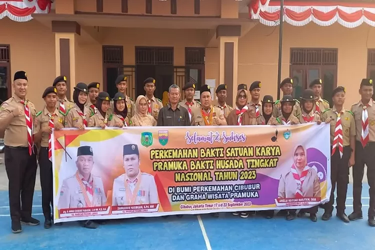 Asisten III, Kadis Kesehatan dan para peserta yang akan mengikuti perkemahan Saka Bhakti Husada VI 2023  (Realitasonline.id/SS)