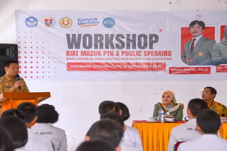 Oloan Paniaran Nababan, motivasi siswa SMAN 2 Lintong Nihuta  (Realitasonline.id/dok)