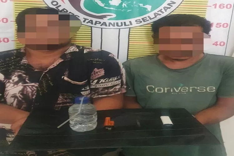 Dua orang pelaku penyalahguna narkoba yang diamankan Polres Tapsel ( Realitasonnline.id/Riswandy)