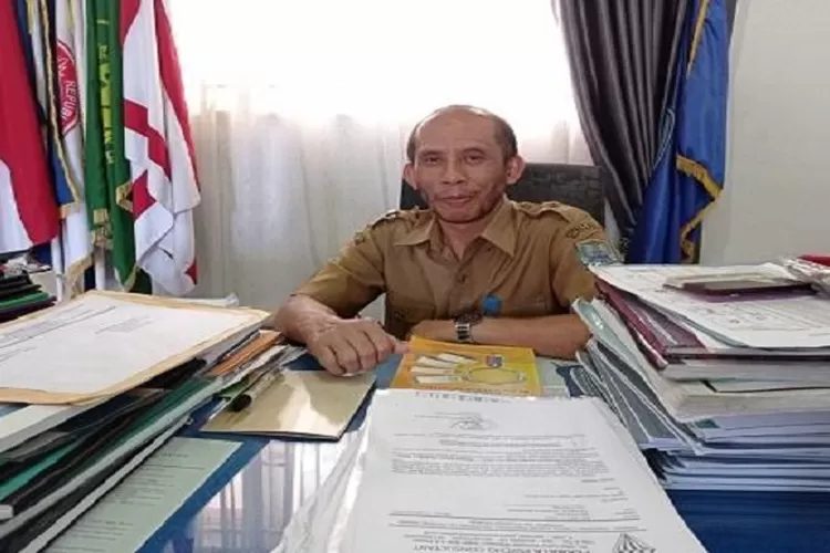 Kepsek SMP Negeri 1 Binjai Sofian saat dikonfirmasi wartawan terkait penitipan dana (Realitasonline.id/ND)