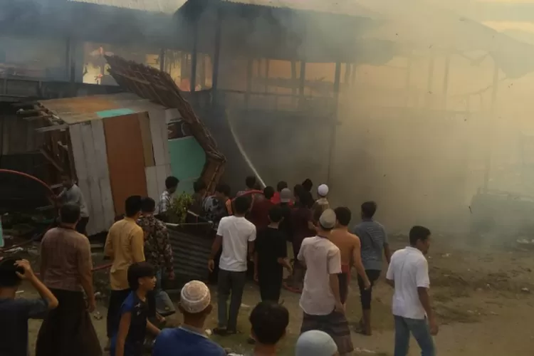 Puluhan Rangkang Pesantren Darul Ihsan Aceh Selatan Dikepung Api hingga Rata dengan Tanah