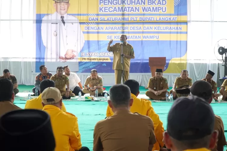 Plt Bupati Langkat Syah Afandin saat menghadiri pengukuhan BKAD Kecamatan Wampu (Realitasonline.id/AA)