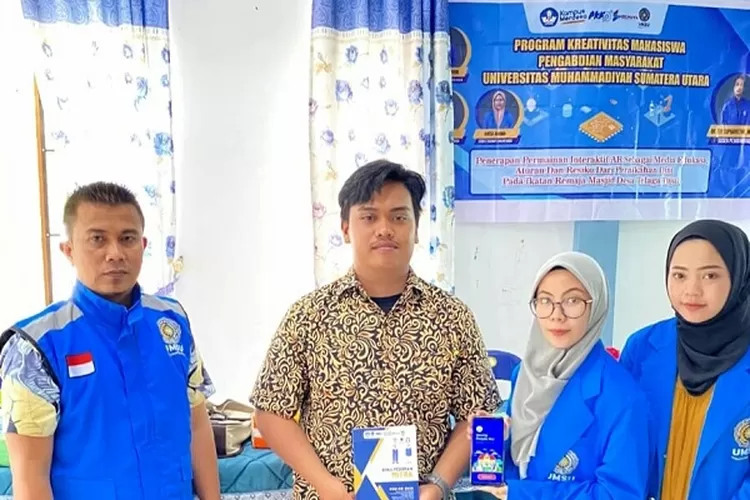 Tim PKM PM UMSU (almamater) dengan Ketua Ikatan Remaja Masjid Telaga Tujuh (batik) (Realitasonline.id/Dok)