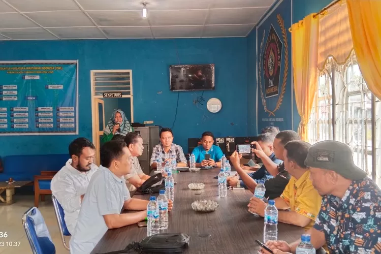 Persatuan Wartawan Indonesia (PWI) bersama Panitia Pengawas Pemilihan (Panwaslih) Aceh Tenggara menggelar diskusi bertajuk silaturahmi  (Realitasonline.id/sd)