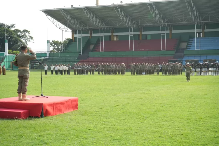 Pemko Medan melalui Satuan Polisi Pamong Praja (Satpol-PP) Kota Medan menggelar Apel Batalyon Jalak Cakti ketenteraman dan ketertiban umum (Trantibum) di Stadion Teladan Medan, Sabtu (14/10/2023). (Realitasonline.id/kominfo)