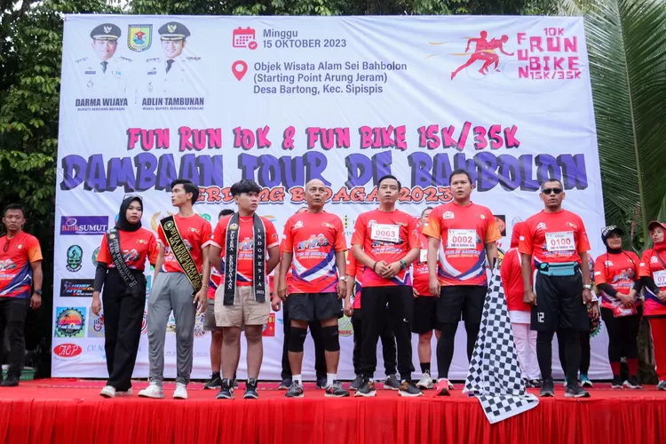 Wakil Bupati Serdang Bedagai Adlin Tambunan membuka Fun Run di Desa Bartong, Kecamatan Sipispis, Kabupaten Sergai, Provinsi Sumatera Utara, Minggu (15/10/2023).  ( Realitasonline.id / Dokumen)