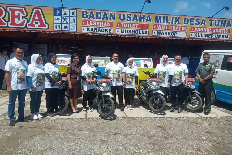 Di BUMDES Mekar Afd. II Desa Kampung Baru Kecamatan Bilah Barat Senin 16/10/2023, Bupati Labuhanbatu dr. H. Erik Adtrada Ritonga,. MKM, melonching program tersebut  (Realitasonline.id/dok)