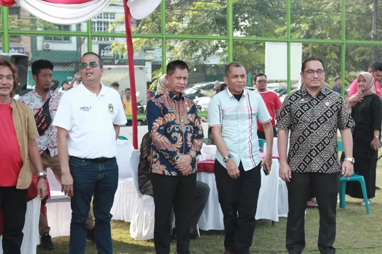 Walikota  Medan Bobby Nasution diwakili Kepala Dinas Pemuda dan Olahraga Pulungan Harahap saat membuka Kompetisi tersebut di Lapangan Gajah Mada Krakatau, Kamis (19/10)  (Realitasonline.id/AY)