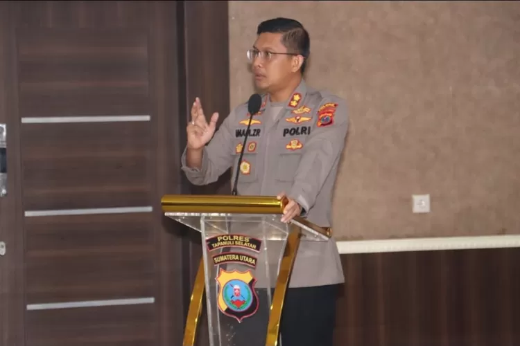 Kapolres Tapsel AKBP. Imam Zamroni, SIK, MH, memimpin Latihan Pra Operasi Mantap Brata Toba 2023-2024 di Aula Pratidina Mapolres Tapsel, Rabu (18/10/2023).Foto : Realitasonline / Riswandy) ( Realitasonline / Riswandy)