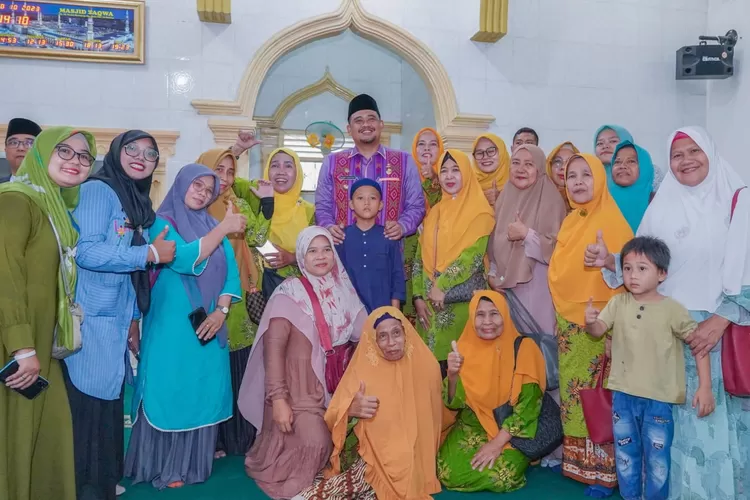 Bobby Nasution saat melaksanakan Safari Jumat, di Masjid Taqwa Ranting Muhammadiyah Kampung Harapan Jalan Seksama Medan, Jumat (20/10). (Realitasonline.id/humas)