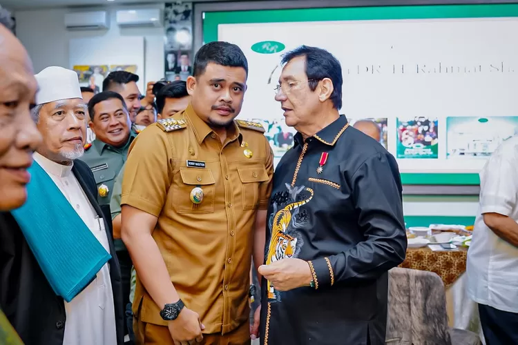 Walikota Medan Bobby Nasution menghadiri Acara Syukuran ulang tahun ke 73 tahun  Tun Dr H Rahmat Shah di Legend International Hall &lsquo;Rahmat&rsquo; International Wildlife Musem &amp; Gallery, Jalan S Parman Medan, Senin (23/10/2023). (Realitasonline.id)