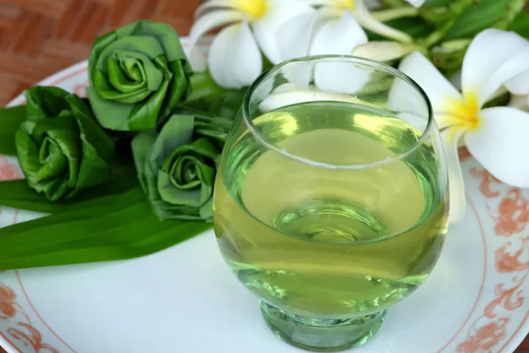 Tubuh Jadi Sehat Sampai Tua Berikut Manfaat Rutin Minum Air Rebusan Daun Pandan Dan Jahe