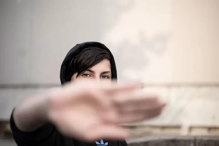 bagaimana kalian menyikapi jika ada orang yang menawarkan narkoba kepada kalian (Pixabay/Ana Krach)