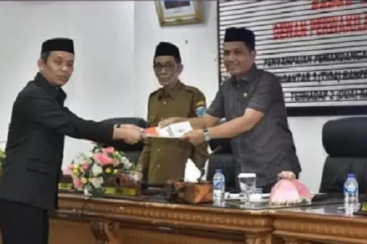 Rapat Paripurna Penyampaian Pandangan Umum Fraksi Terhadap Ranperda Tahun 2023 (Dok. Annuza)
