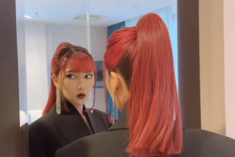 Isyana Sarasvati (Instagram @isyanasarasvati)