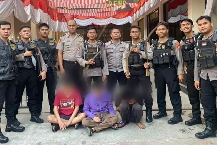 Tiga remaja yang diamankan tim patroli perintis Polres Metro Jakarta Barat (PMJ News)
