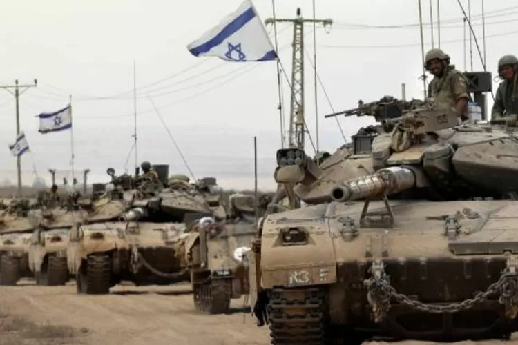 Israel mengerahkan tank-tank tempur di dekat Jalur Gaza untuk melancarkan serangan darat paling mematikan. (Instagram @hnaftali)