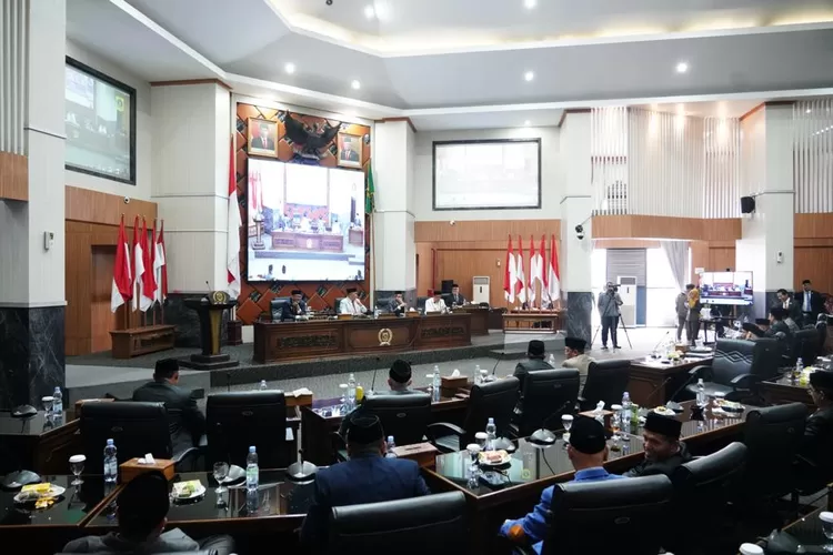 DPRD Kabupten Bogor saat menggelar rapat paripurna di Gedung DPRD Kabupaten Bogor, Senin 21 Agustus 2023. (Rendi for lenteratimes.com)