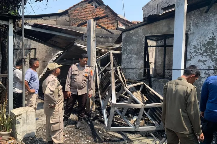 Gudang sepatu di Ciomas, Kabupaten Bogor ludes terbakar . (Polres Bogor)