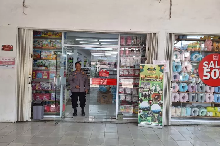 Toko Nice So di wilayah Kecamatan Ciampea, Kabupaten Bogor dibobol maling. (Polres Bogor)
