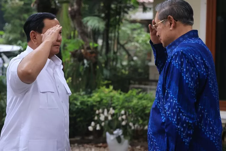 Prabowo Subianto menemui SBY di kediamannya di Cikeas, Kabupaten Bogor, Rabu 25 Oktober 2023 sebelum mendaftarkan diri sebagai Capres ke KPU. (Dok Demokrat)