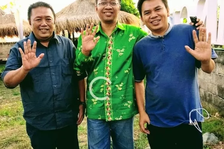 Pengurus M16 NTB bersama Gubernur NTB (tengah) (Suara Karya/Foto: Bambang Mei Finarwanto)