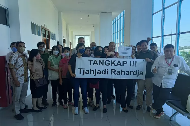 para korban Robot Trading FIN 888 terus mendesak jaksa dan hakim agar hadirkan saksi Tjahjadi Rahardja memberi keterangan di persidangan PN Jakarta Utara