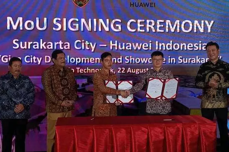 Penandatangan MoU antara Pemkot Solo dengan Huawei Indonesia untuk pengembangan Giga City (Endang Kusumastuti)